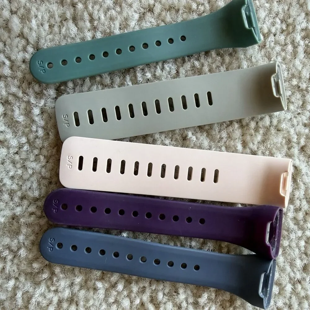 Fitbit Charge 3 For Repair/Parts Plus Working Charger & 8 Nice Bands S/M